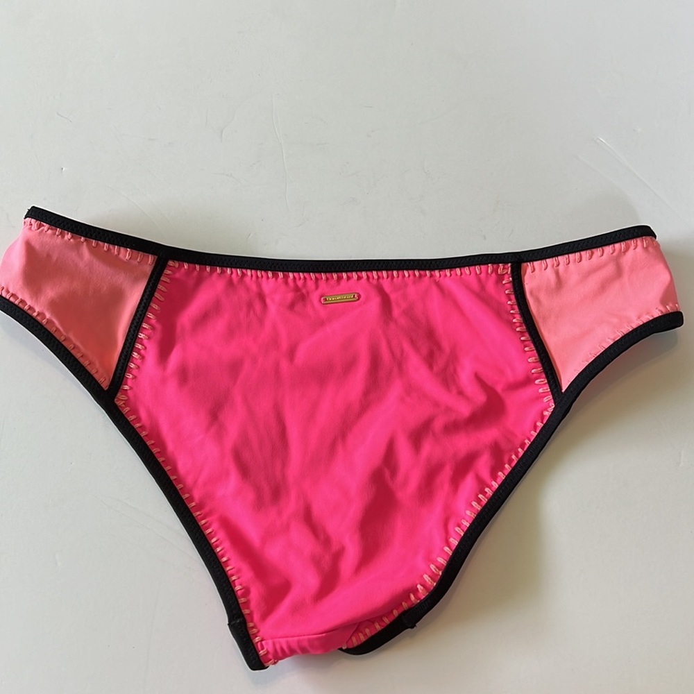 EUC Victoria’s Secret Bikini Bottoms - Picture 2 of 5